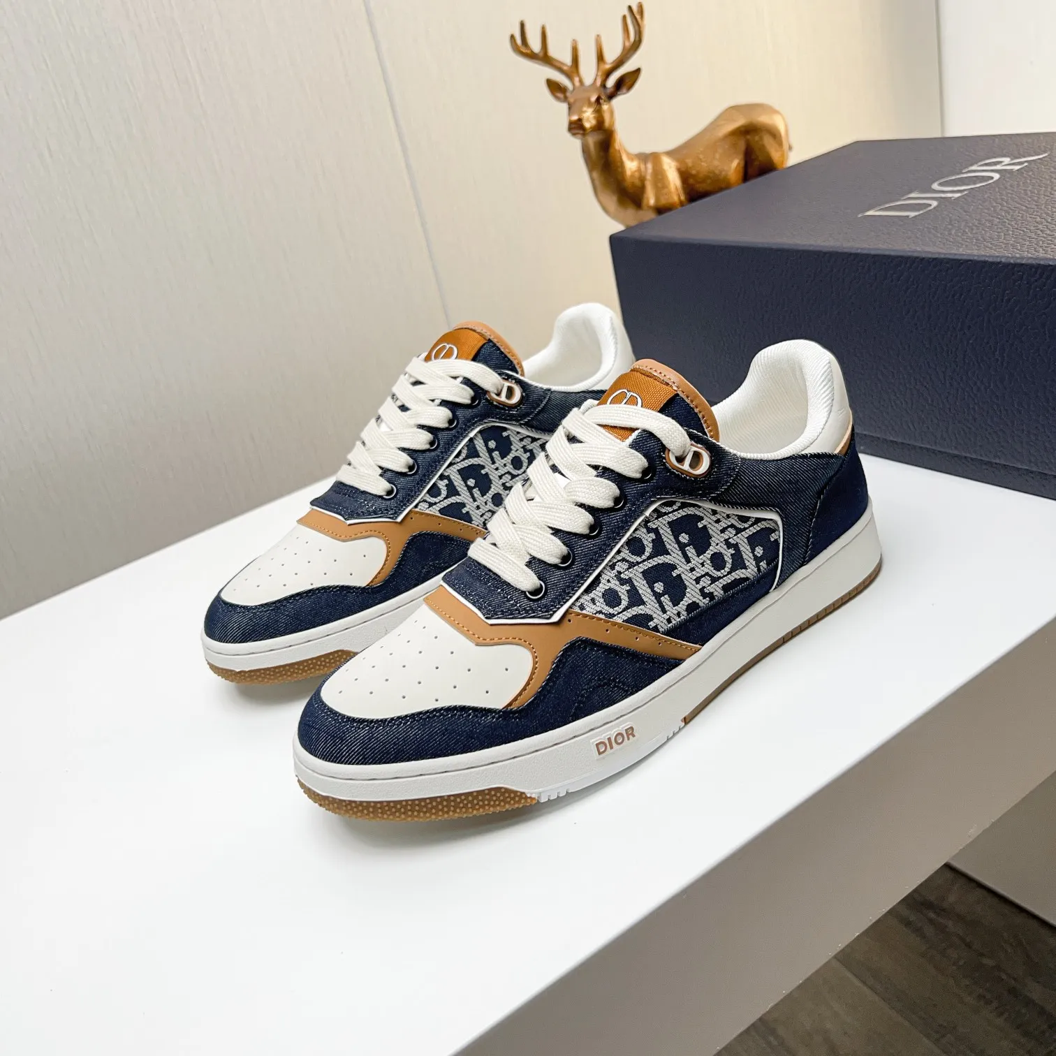 Men's Men's Shoes 💰400 [New] 🦩🦩Dior - Low-top sneakers 2025 spring men's collection new arrivals [Celebrate][Celebrate][Celebrate], reinterpret the basketball shoe design and become a classic Dior item [Strong][Strong][Strong], crafted in black and cream white smooth cowhide with beige suede, leather display on the side The CD logo, tongue, sole and back side are decorated with various distinctive details to enhance the style[666][666], while eyelet details, topstitching and rubber panels highlight the dynamic charm of its athletic style[strong][strong][strong]. It has a two-color rubber sole, which can be matched with various clothing to create a refined look. Size: 38 to 44 (45 can be customized